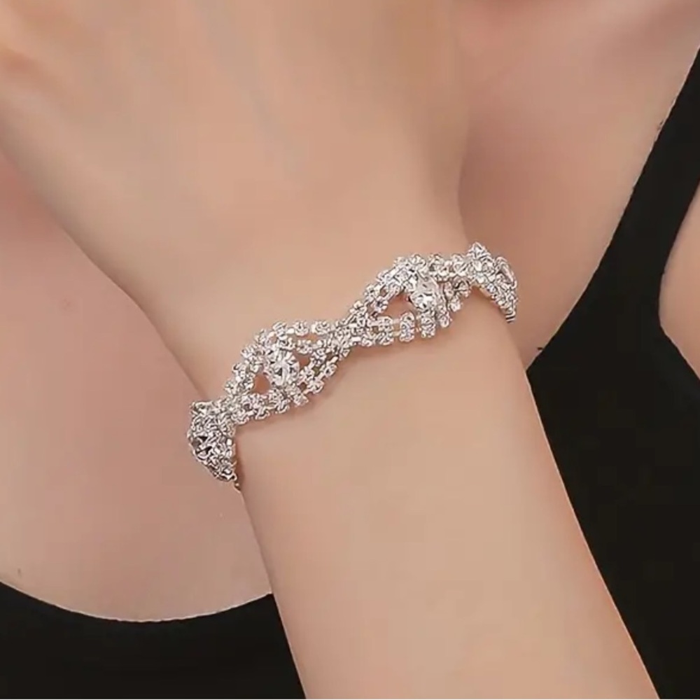 New Rhinestone Diamond Silver Glam Sparkly Bling Bracelet Adjustable Length - Picture 1 of 7